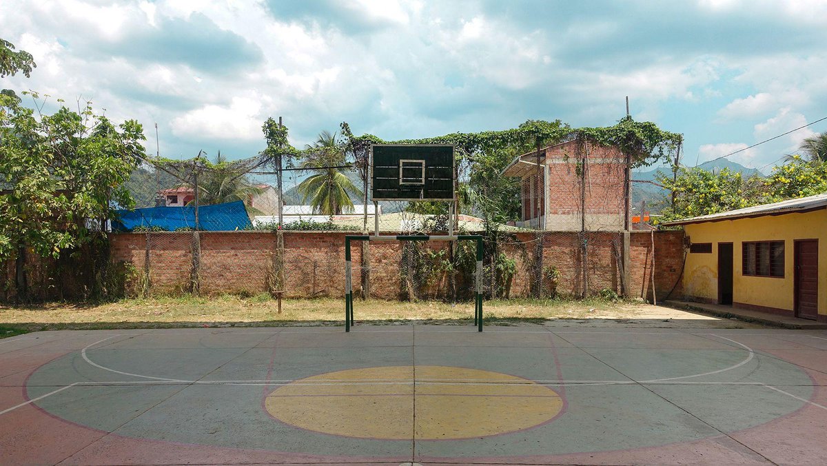 World of Hoops by #ThijsJanssen: #Photographs that reveal different #cultures surrounding #basketball courts  creativeboom.com/inspiration/wo… #photography