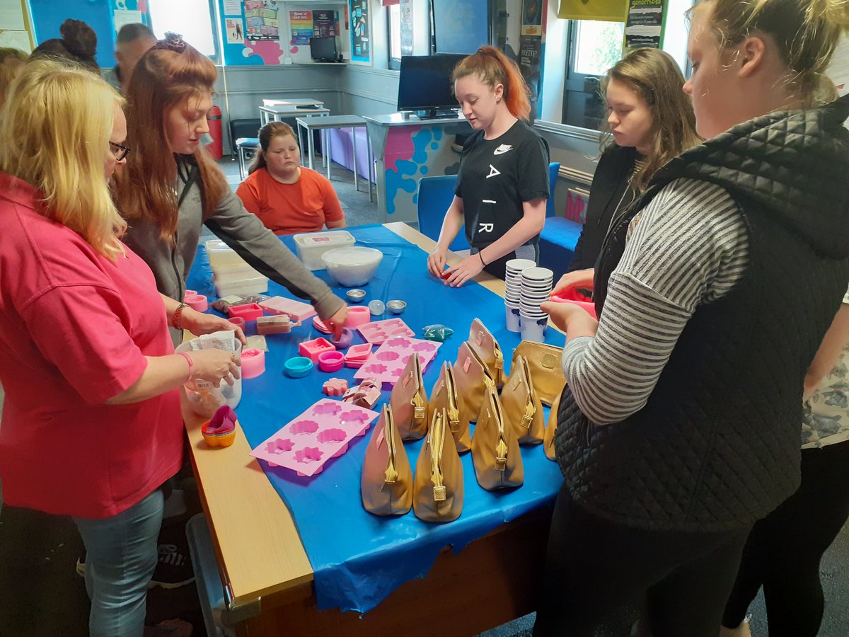 SilxTeen's tweet photo. Start of our pamper day and we are making bath bombs! #pamperday #healthworkshops #summerprovision https://t.co/IBsutzVztB