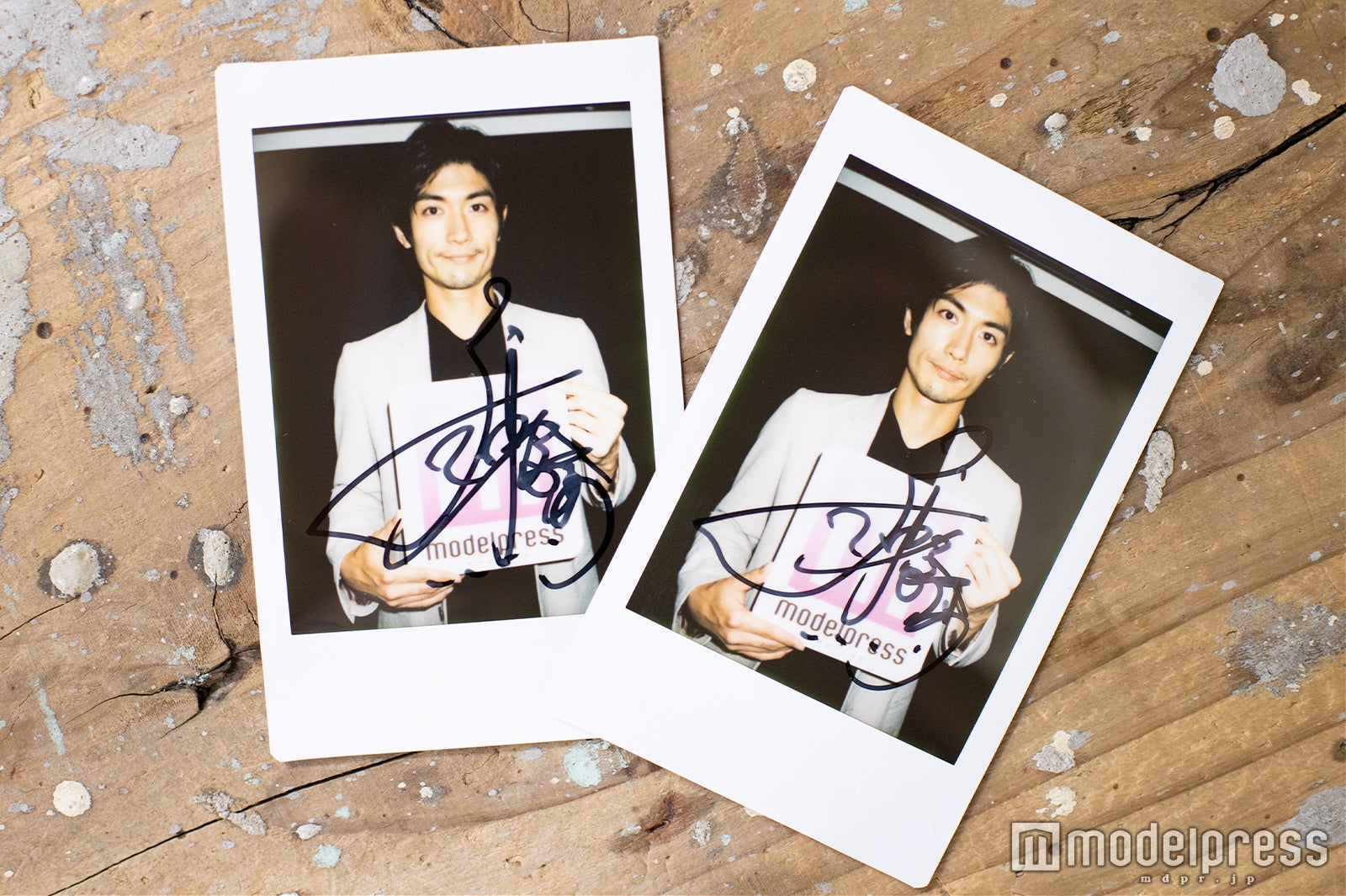 三浦春馬直筆サイン入り写真高級フォトフレーム入り アミューズ