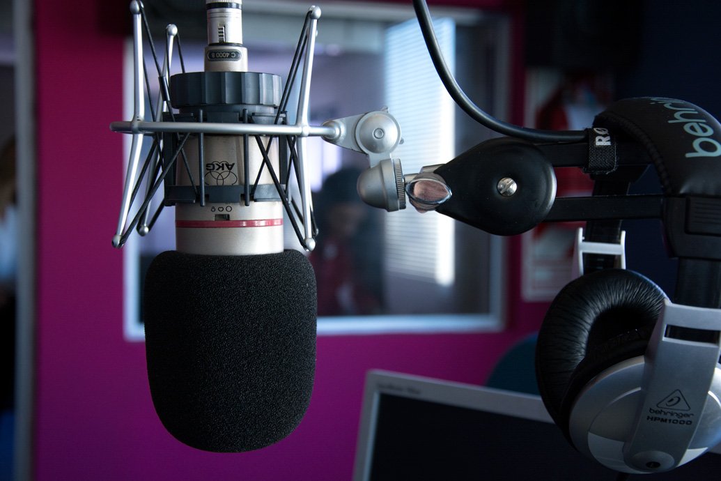 La #radio con su magia, genera voces donde hay silencios, genera esperanza, nos libera y acompaña.
Desde #Baradero, nuestro saludo a todos los que hacen, escuchan y aman la radio.
#DiaDeLaRadio #Baradero 
#NuevosTiempos 
<a href="/EstebanSanzio/">Esteban TiTo Sanzio</a> <a href="/rlacabanne/">Rodolfo Lacabanne 💚✊🌹</a> <a href="/juanramosbarade/">Juan Ramos</a>