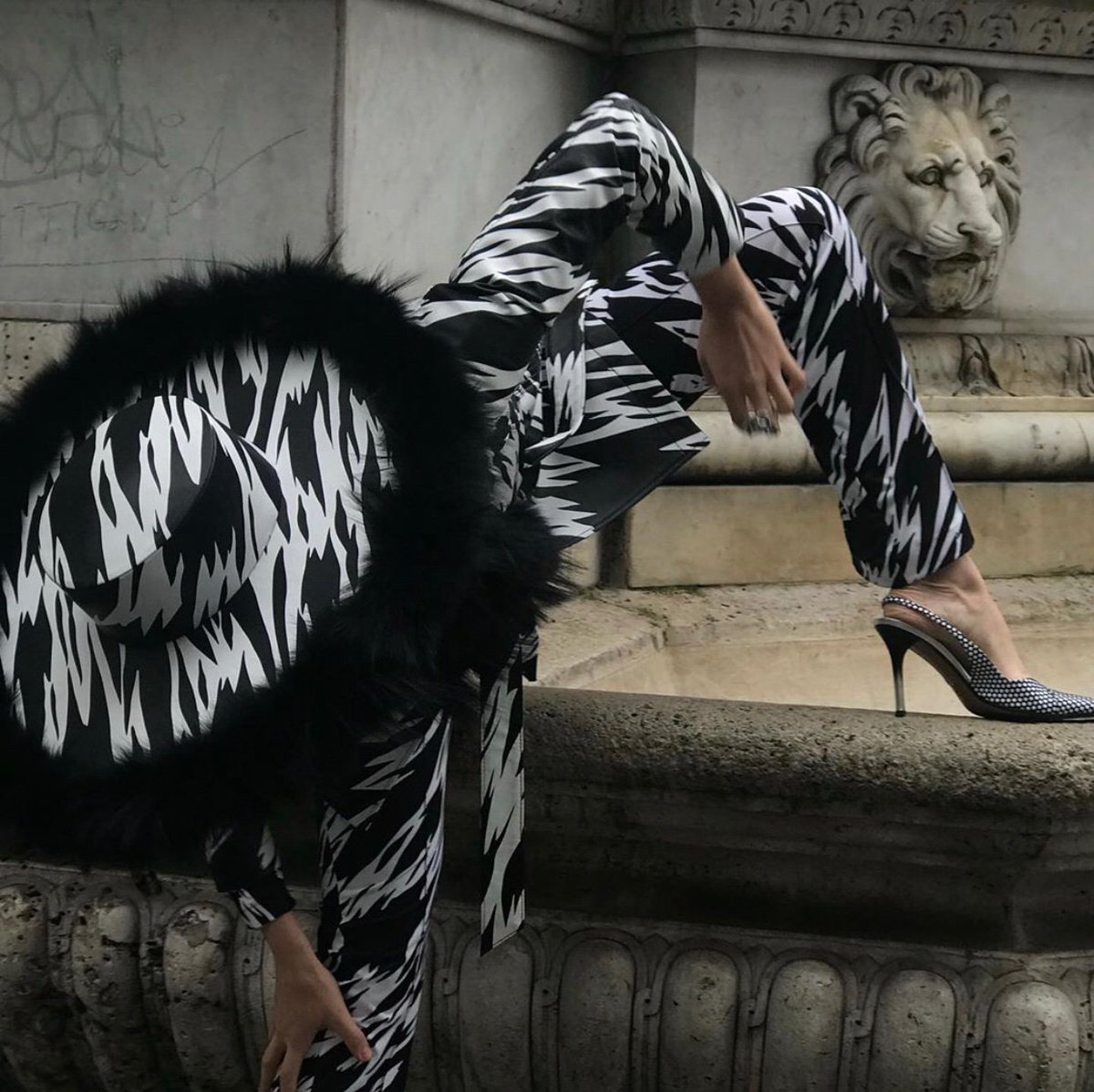 BritishFur's tweet image. #repost @sakspotts 🖤 What a fur look! Collection 11 bringing the best 🙌🏻💫🧿 @kopenhagenfur #sakspotts #zebrapattern #furforever