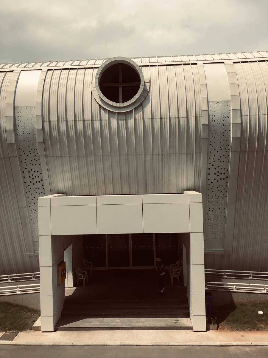 ebosiee's tweet photo. Guess Tuesday’s are for meetings. Love this new location https://t.co/GKRQT4eIsl