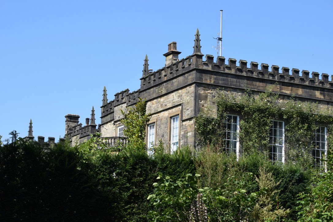 SevenByFive2's tweet photo. Enjoyed another lovely walk at Renishaw Hall yesterday! Such a beautiful place right in Sheffield's doorstep! I love to explore gardens and other green spaces to gain inspiration for my designs and prints! 
🌿🌿🌿
#Sheffield #nature #research #inspiration #design #green #wildlife https://t.co/xmAZw7RYT4