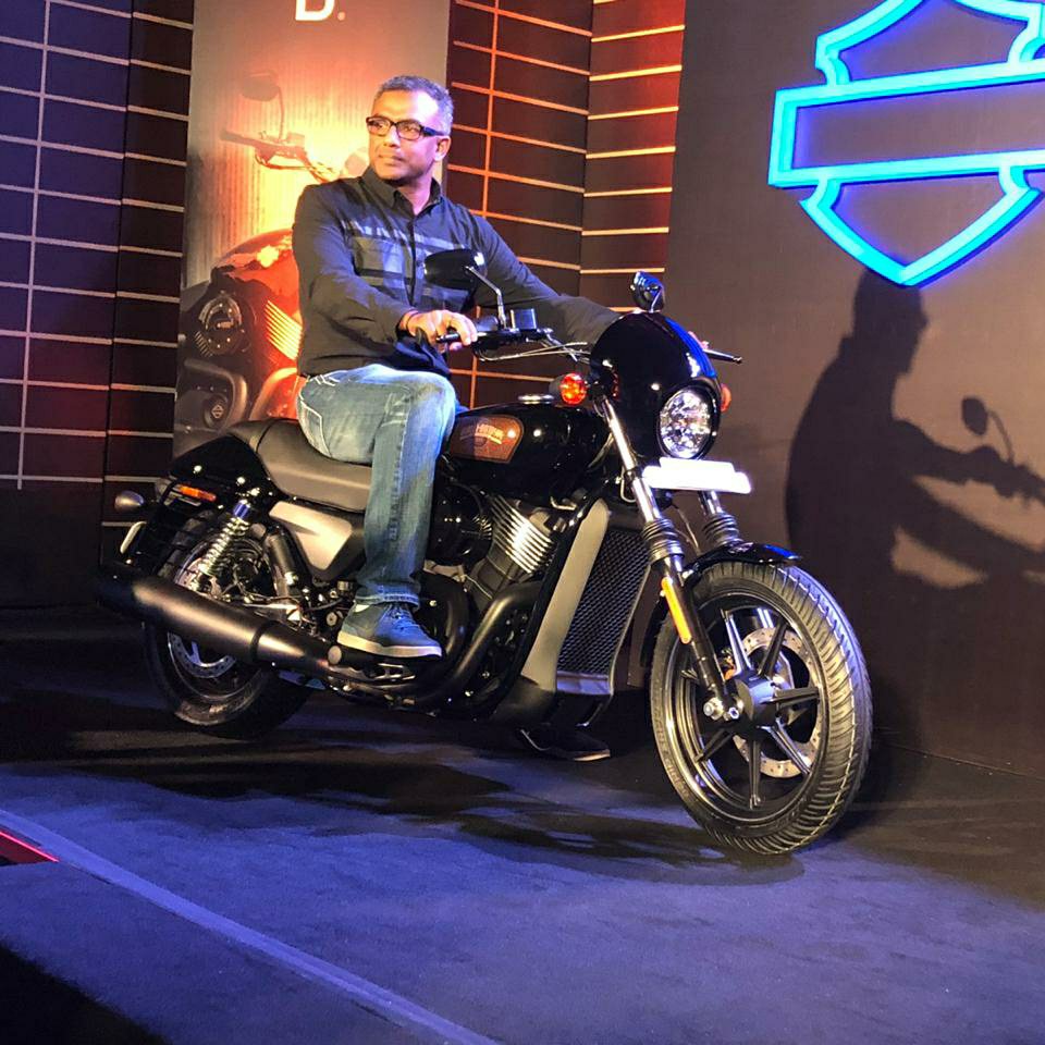 carwaana's tweet photo. @HarleyIndia as part of their 10 years in #India today launched a special "India Motif" limited edition of the #BSVI ready #Street750 at ₹5.47 lakh. Limited to only 300 units & will be available at the #HarleyDavidson showrooms from today onwards.
#10YearsofHDIndia #bike #News https://t.co/mE8LEqfR5U