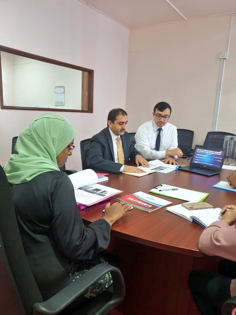 SFdevelopmentMV's tweet photo. Minister @shidhatha meets with representatives of Sulemaniye Maldives to discuss planning and establishing shelter facilities. https://t.co/aczlO8PH02