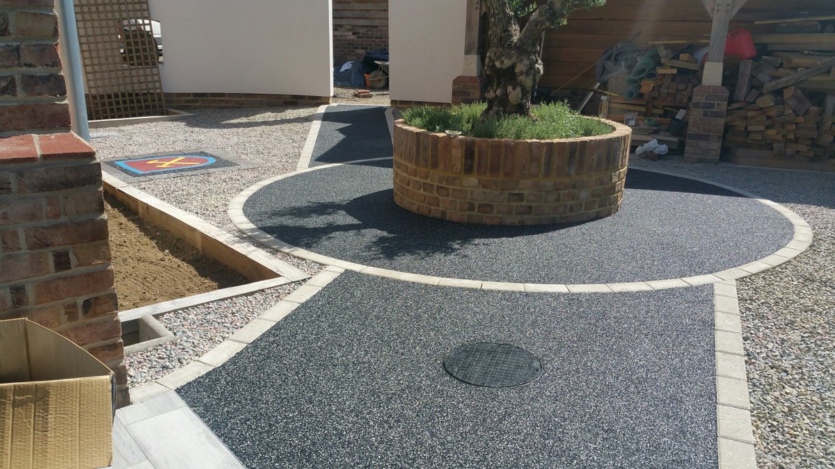 Dural_UK's tweet photo. Welcome back everyone! Starting this week with some brilliant resin work by Mark Potter at Maylow Construction Ltd! Very neat &amp; tidy! Love it. 😍 #Resin #Resindrive #Traders #Flooring #Outside #TuesdayMotivation #bankholidayvibes #Trim #Beading https://t.co/W76JjGFULn