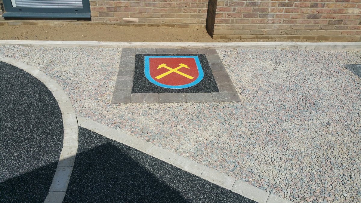 Dural_UK's tweet photo. Welcome back everyone! Starting this week with some brilliant resin work by Mark Potter at Maylow Construction Ltd! Very neat &amp; tidy! Love it. 😍 #Resin #Resindrive #Traders #Flooring #Outside #TuesdayMotivation #bankholidayvibes #Trim #Beading https://t.co/W76JjGFULn