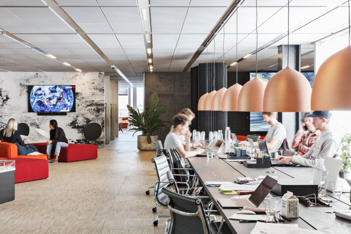 ARCH_DESIGN_FR's tweet photo. 📰L’arrivée des Millennials sur le marché du travail a profondément muté les codes d’aménagement de bureaux. 
Découvrez quel est l'impact de cette génération sur l'organisation des espaces : https://t.co/F2u1LnpgLW https://t.co/ZKVIqurde9