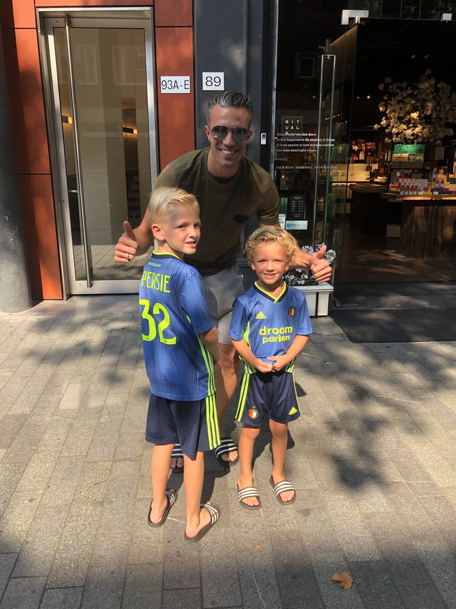 Robin van Persie tweet media