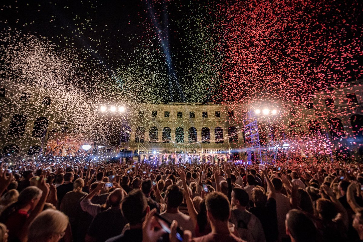 EffectsMagic's tweet image. Add a little colour to this world...

📷: Aleksandar Girafon Zivaljevic

#confetti #pula #balasevic #stage