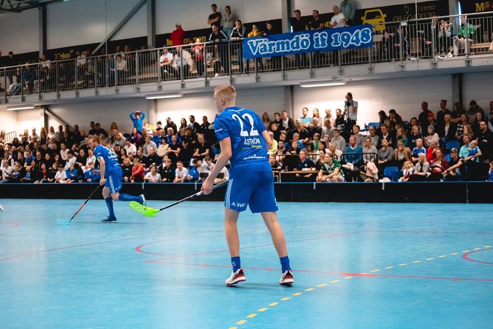 varmdoherrlag's tweet photo. Onsdagsnöje: 28/8    Värmdö gästas av allsvenska @belebarkarbyif, matchstart 19:30 i VIF-hallen! Vi ses där #innebandyön #BlueWhales https://t.co/o6RT5GL8OW