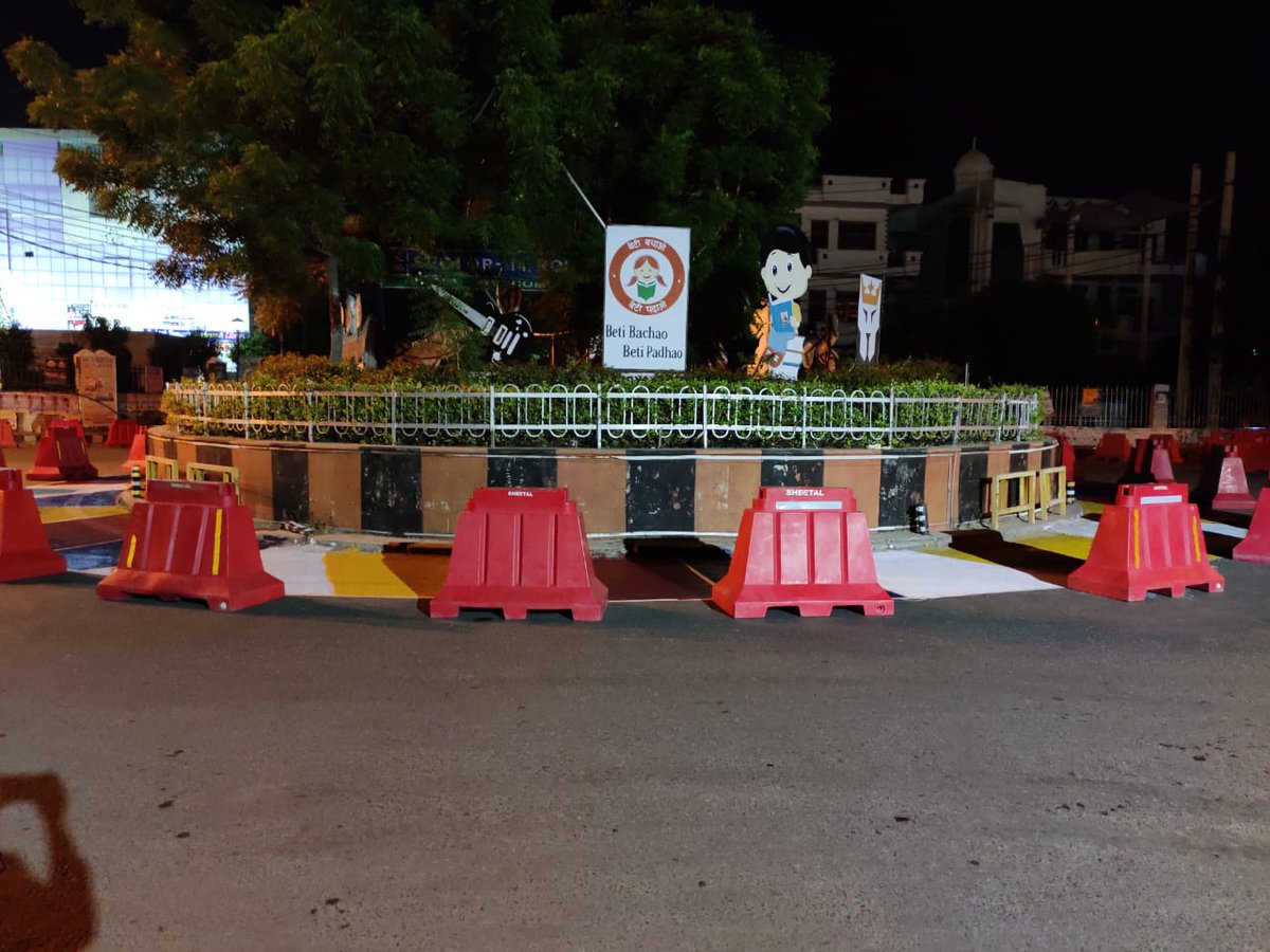 RohtakPolice's tweet photo. #BOTNAR Safer Commute for School Children is to transform #Rohtak into a city where children can travel safely on the road. 4th intervention executed using temporary installation at Delhi Road Rohtak at MDU Gate No. 2.
@cmohry @police_haryana @igrohtak @FondationBotnar @WRIIndia https://t.co/AVQceSi836
