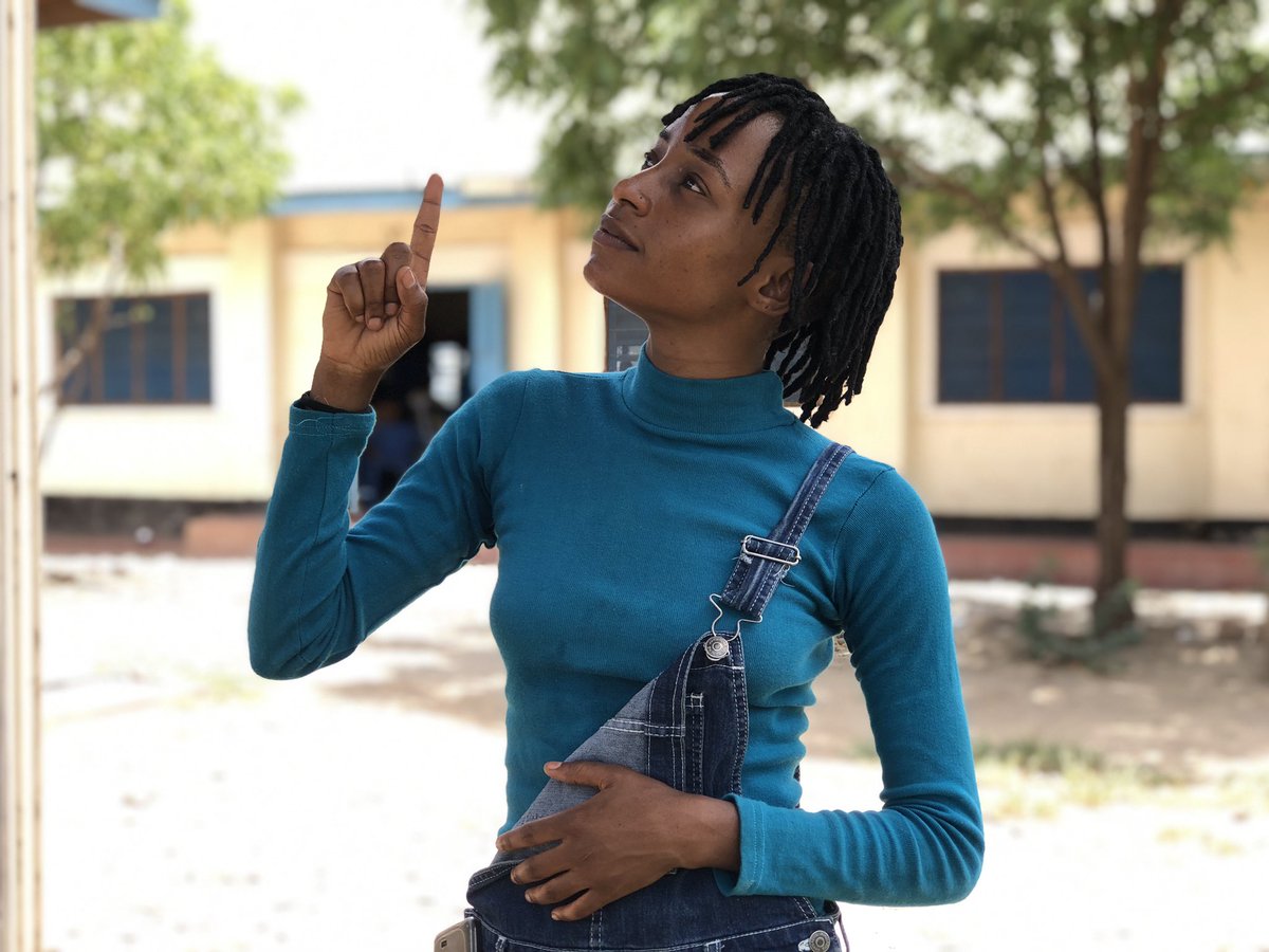 UNICEFKenya's tweet photo. Meet 20-year-old Queen Lisa, a musician and form 4 student at Kakuma Secondary.  

🎤 Started singing when she was 14  
💿 Recorded 10 songs 
👩🏽‍🎓 Aspires to go to music 🎵 school 
🦸🏽‍♀️ Founder of Lisa Initiative - mentoring girls to grow their talents

#GenU #GirlPower https://t.co/SnCx7iUpJd
