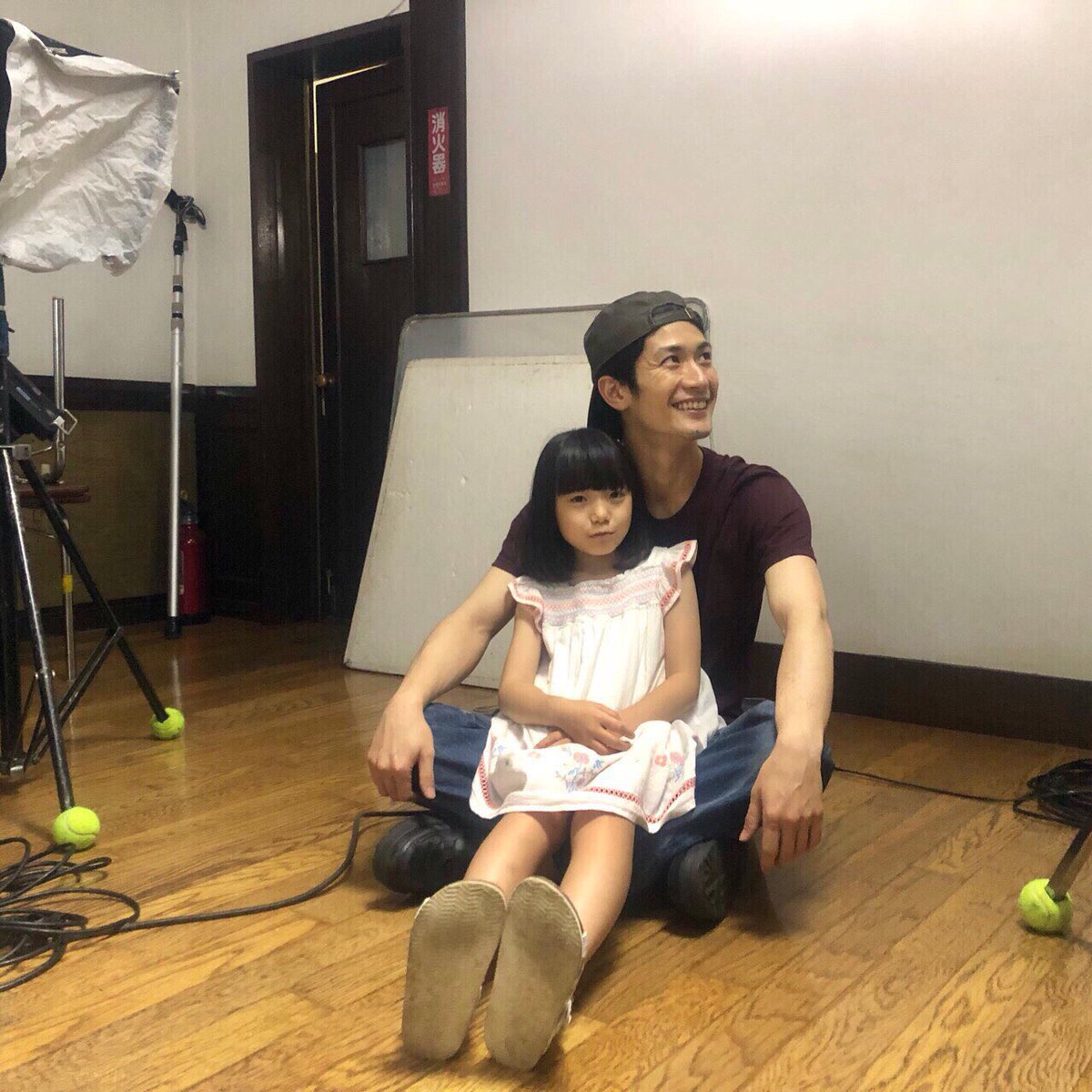 twoweeks_ktv's tweet photo. 🌸第7話まであと1時間🌸
リラックスした結城&amp;はなの姿を見てOAを待つ🐎春馬さんの休日のパパ感😅 家でくつろいでる風🧡

そして今夜第7話の放送直前に！
これまでのTWOWEEKSがギュッと詰め込まれた
【5分間の特別予告映像】が流れます‼️
こちらも是非✨(※関東ローカルです🙇‍♀️)
#TWOWEEKS #TW https://t.co/EjyxsxmYRm