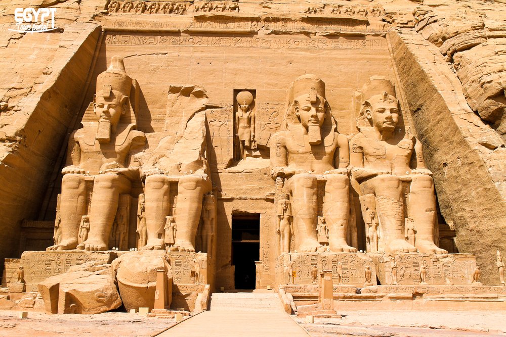 toursportal's tweet image. With the cosmic lights of the sun under the infinite heavenly stares, the great #AbuSimbeltemples emerged to solidify the true definitions of grandeur, allure.
You can explore the divine beauty of this extraordinary   artifact with our #EgyptTours
egypttoursportal.com/egypt-special-…