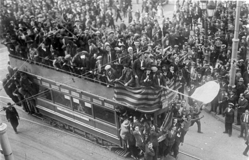 6 de octubre de 1934: el golpe en Cataluña que acabó en la alcantarilla."1934 en España, cuando la izquierda, toda la izquierda, se preparaba, con pistolas, dinamita y listas negras, para reconquistar el poder que habían perdido y creían suyo" https://www.libertaddigital.com/cultura/historia/2017-09-08/pedro-fernandez-barbadillo-6-de-octubre-de-1934-el-golpe-que-acabo-en-la-alcantarilla-83118/