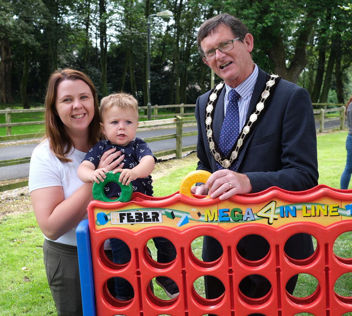 MidUlster_DC's tweet photo. Over 2,500 people enjoyed @MidUlster_DC's #PiratesAndPrincesses event at the picturesque Maghera Walled Garden at the weekend. Little pirates &amp; princesses enjoyed an afternoon of free family fun in the sun with all their favourite characters. For pics see: https://t.co/Ncd5hzqA8d https://t.co/Tdd9ZJIWzP