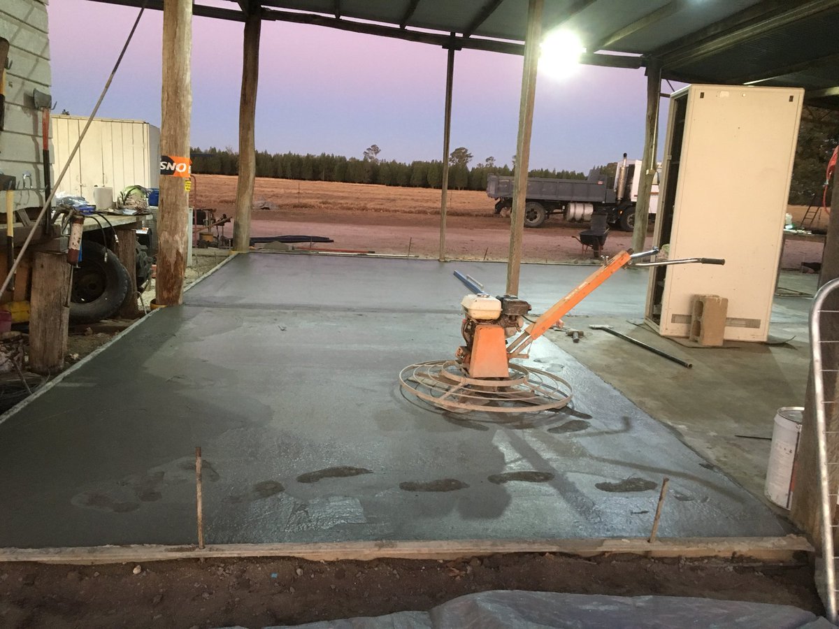 Monster_HireAUS's tweet photo. So that’s where the last of my cement got to...? 🤨😐 #Please_explain @JameMclean https://t.co/f5eiYGppCP