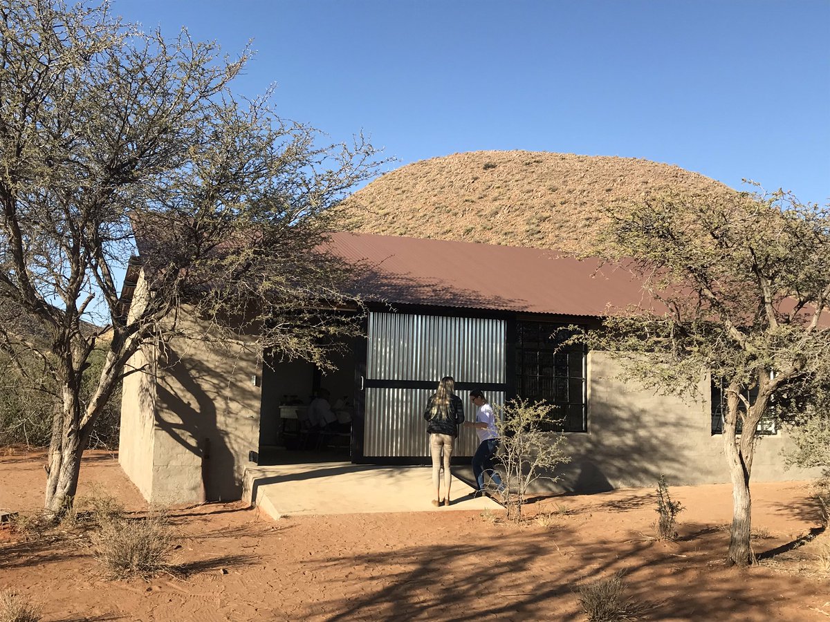 AndreaFuller06's tweet photo. Workshop on Thermal Biology and Climate Change, in the Kalahari! Thanks to @TswaluFdn for the brilliant venue and @WitsUniversity @RobinDrennan for funding. Great interaction between artists and scientists too. https://t.co/gmI6p0u6zy