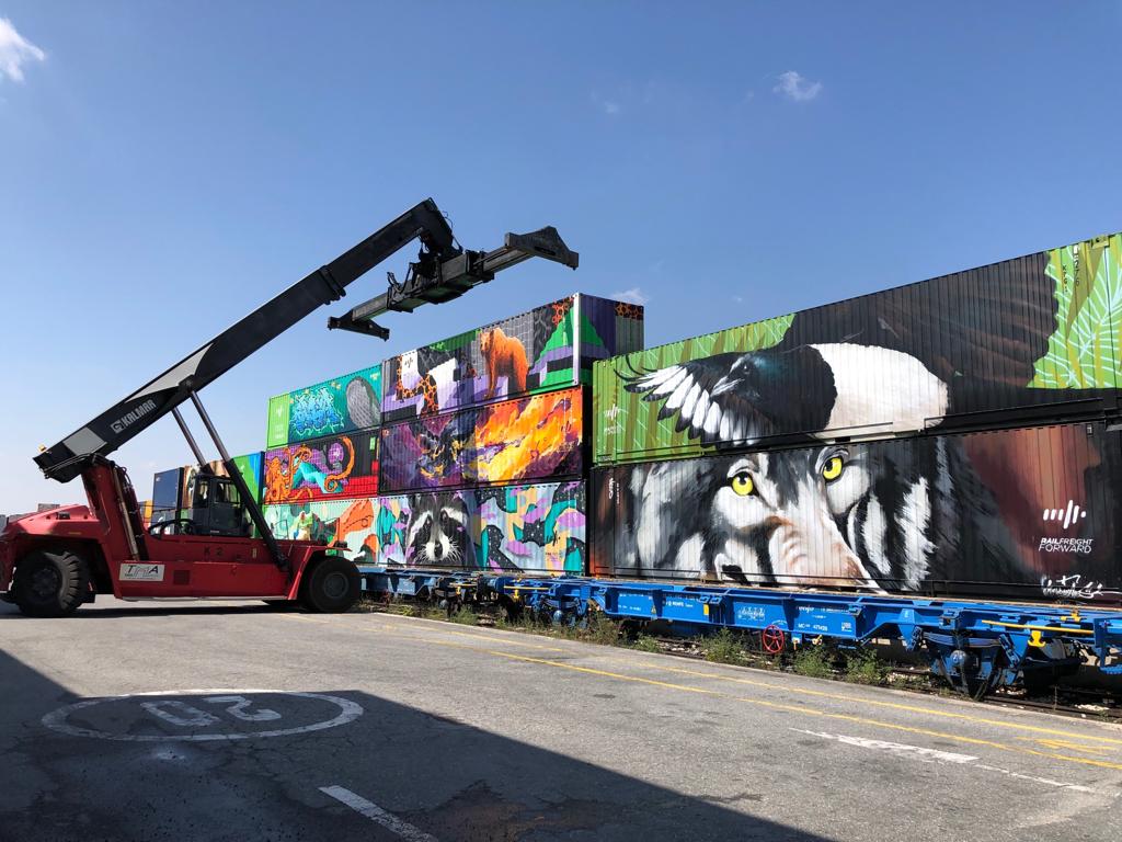 ¡El Tren de Noé ya está en Madrid! En unos días estará listo para su presentación. ¿Conocéis esta campaña para reducir el impacto medioambiental del transporte de mercancías?

#RailFreightForward #rff
