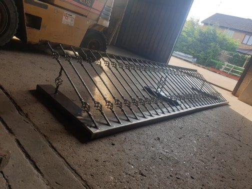 CJTFabrication's tweet photo. Detailed safety railings ready to leave the workshop #railings #rails #safetyrails #safety #welding #workshop #Engineering #Order #ordercomplete https://t.co/9Te7l9QIMJ
