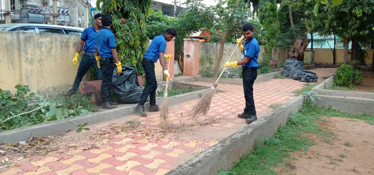 DileepK63093144's tweet photo. @sdivisakh @HPCL @vzmgoap @VzmPolice @MSDESkillIndia I supported HPCL swachhata pakhwada https://t.co/mP0LuytDcO