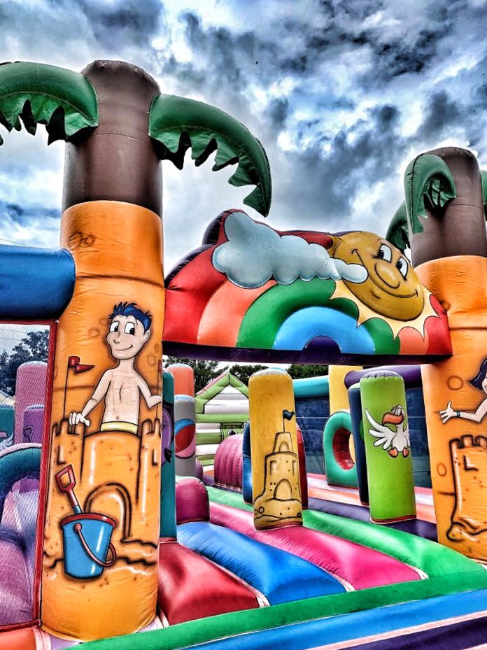 OwdNellsTavern's tweet photo. Thank-you to all our #bubbleNbounce #Bouncers for calling in #canalside to see us this #summer #πππΌπ https://t.co/C8mP666kgj