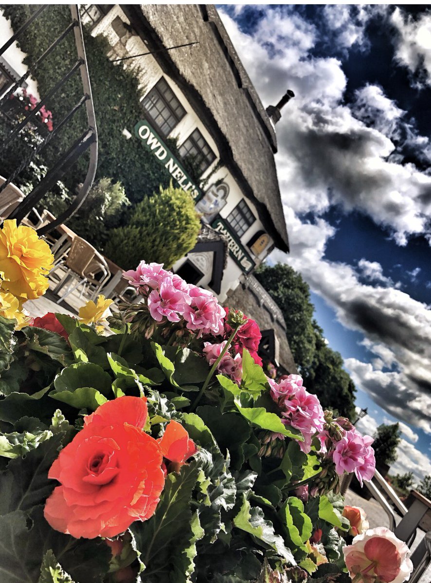 OwdNellsTavern's tweet photo. Thank-you to all our #bubbleNbounce #Bouncers for calling in #canalside to see us this #summer #πππΌπ https://t.co/C8mP666kgj