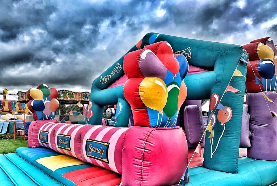 OwdNellsTavern's tweet photo. Thank-you to all our #bubbleNbounce #Bouncers for calling in #canalside to see us this #summer #πππΌπ https://t.co/C8mP666kgj