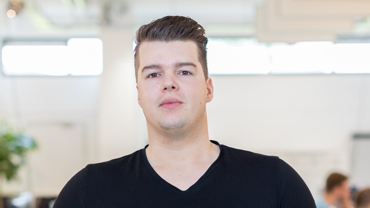 appnormal's tweet photo. Every once in while we put the spotlight on one of our team members.. Meet Joost, the man who eats 3 whole (free range) chickens a day ;-) !!
https://t.co/EmahZHdBtk

#team #apps #MobileDevelopment #ios #android https://t.co/ZzKCYVAe4j