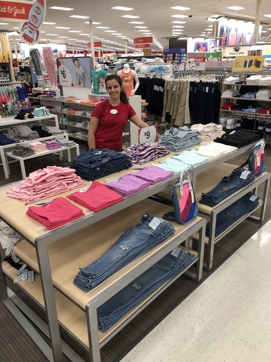 Girls DBO Sam making flexing decisions based on her inventory and previous week sales. Thank you Sam for utilizing all your resources! @EmanuelGal01 <a href="/peter_odahowski/">Alex Mulrey</a>
