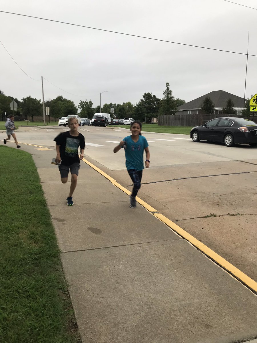 boyersclass's tweet photo. As 5th graders, we are so excited to participate in our last marathon at MLR. Day 1 is off and running! #MLRproud #schoolmarathon #Why305 https://t.co/rvQ98K6jKo