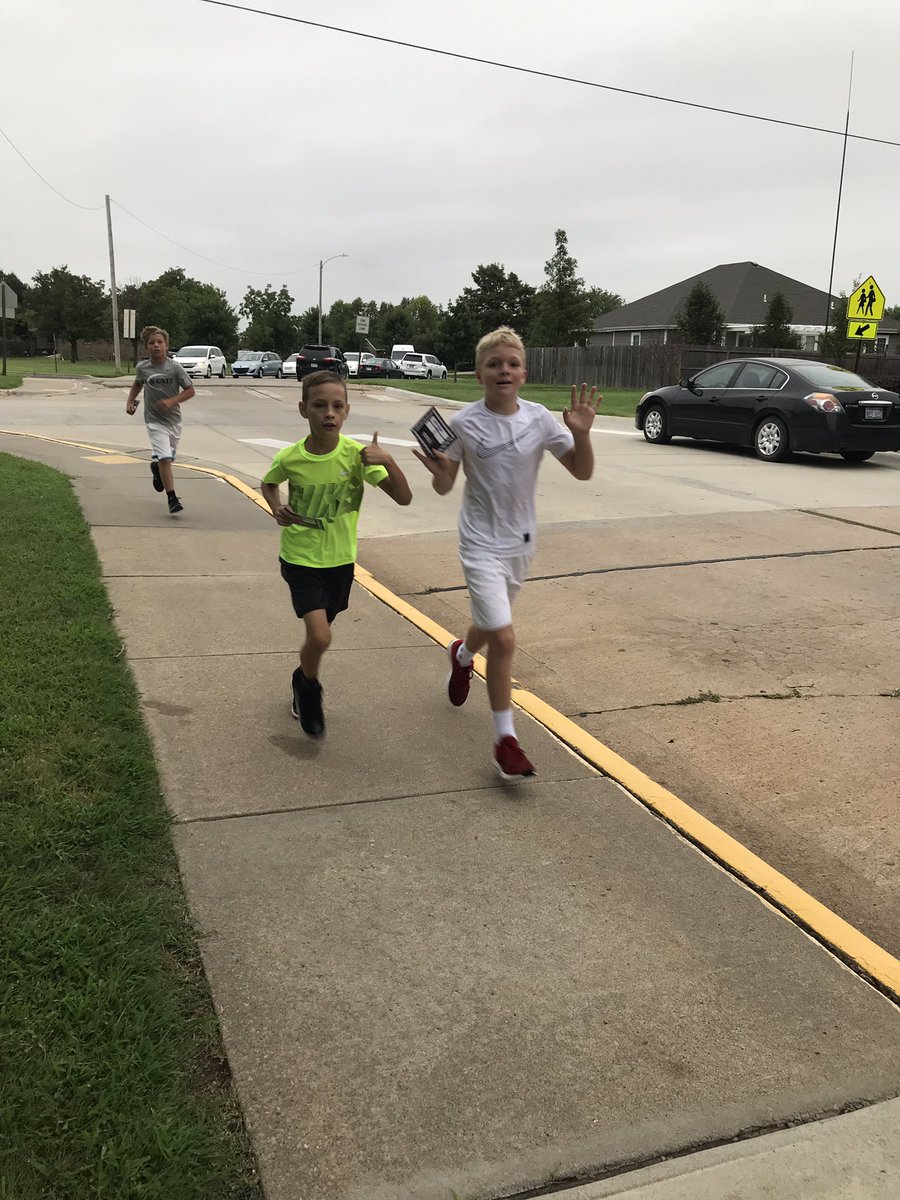 boyersclass's tweet photo. As 5th graders, we are so excited to participate in our last marathon at MLR. Day 1 is off and running! #MLRproud #schoolmarathon #Why305 https://t.co/rvQ98K6jKo