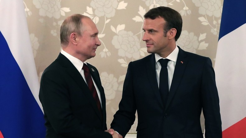 RTenfrancais's tweet photo. Emmanuel #Macron 🇫🇷 : « Nous sommes en #Europe et la #Russie 🇷🇺 aussi»

#ConfAmbass

➡️ https://t.co/WFLQ06h5SN https://t.co/JyzuikM4qw
