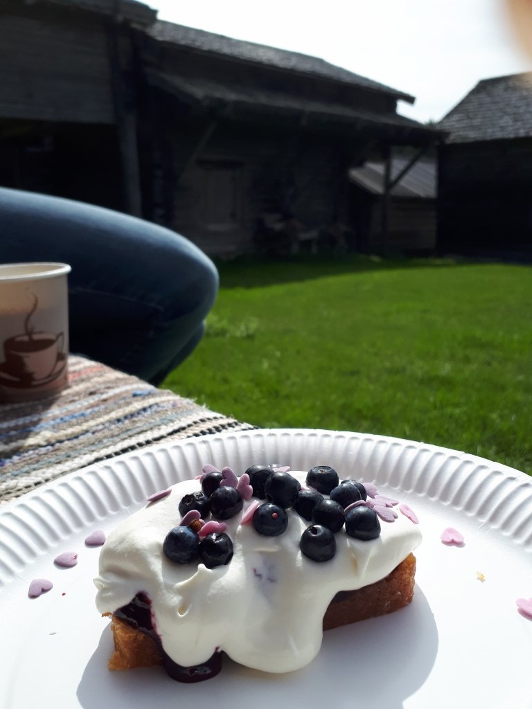 Ore_Hf's tweet photo. Bilder från #slåttergille och taklagsfest på #gammelstan

#furudal #ore #rättvik #hembygd #hembygdsförening #norrboda #kulturarv #dalarna #norrboda https://t.co/MKH63dVlkm