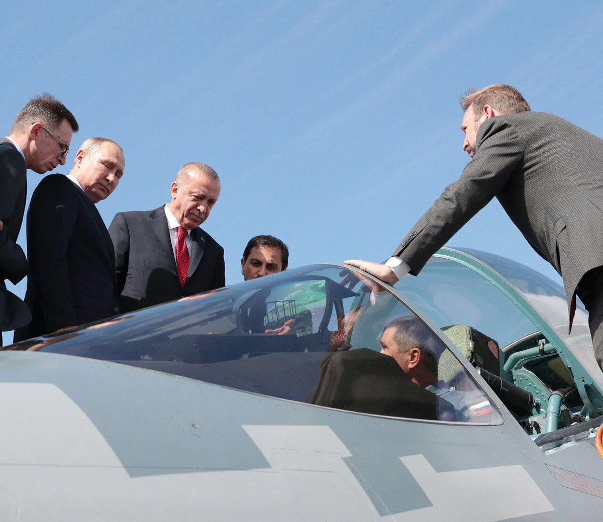 Putin osobno pokazao Su-57 Erdoganu EC-VWcVXYAABiJE