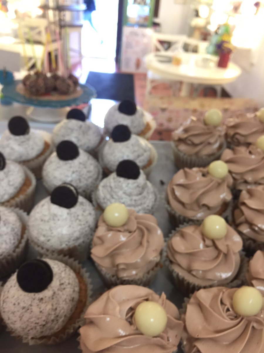 Buenos días..!  Hoy #martesloco llévate 4 #cupcakes y te regalamos 2 #bakery #artesano #gijongoloso