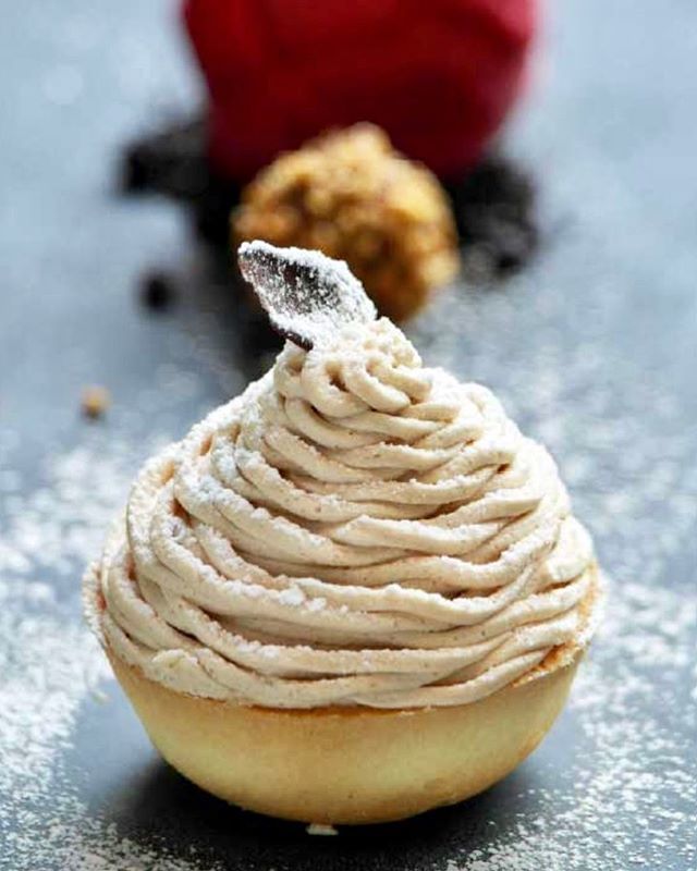 Let's start hitting the sweet spots of our foodie journey, beginning with The Caress from @arteastiq. A chestnut mont blanc tartlet featuring chocolate truffle, chocolate soil and berry compote, this dessert is hits all the right notes of the palate and is also one of chef's…