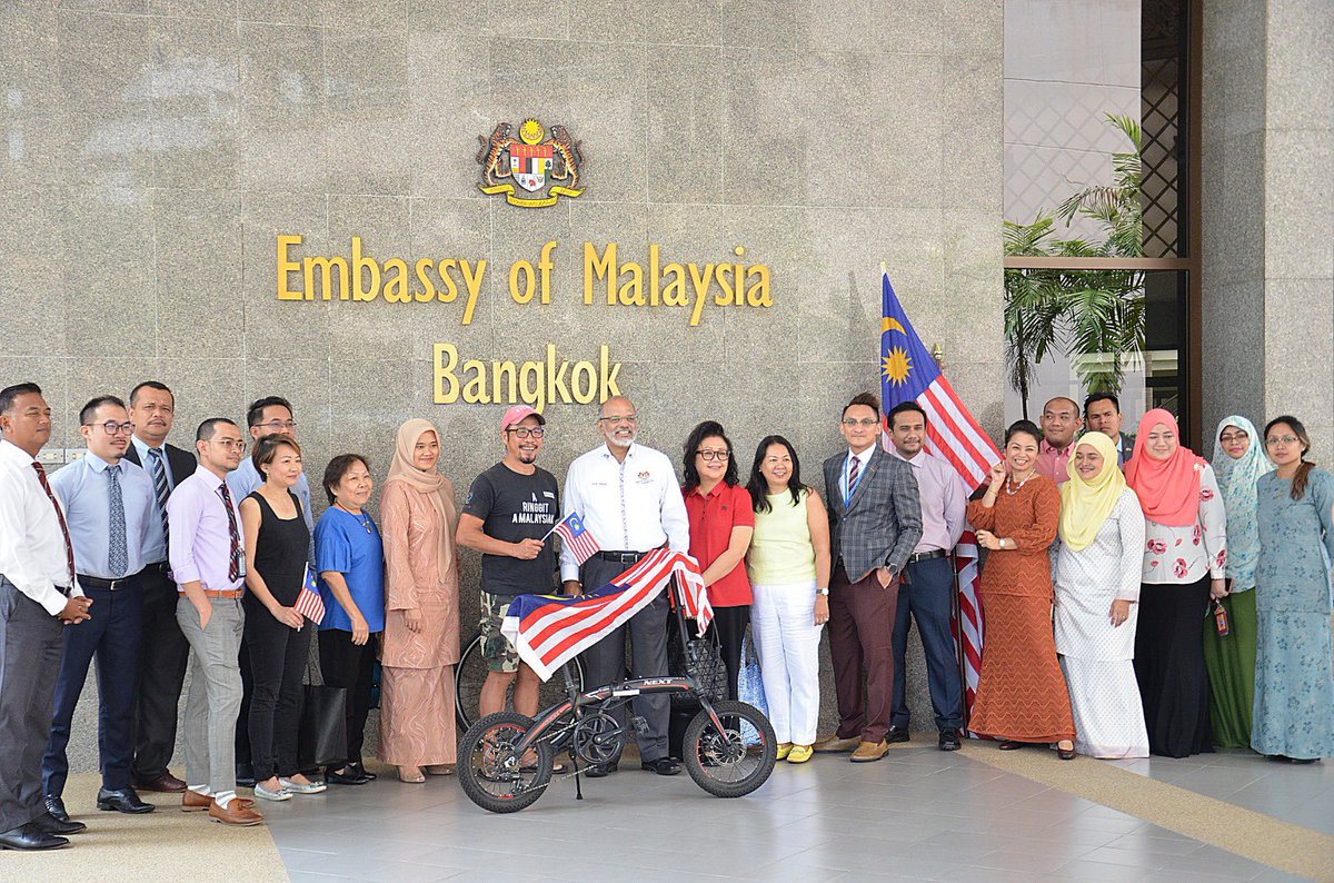MYEmbBangkok's tweet photo. This morning, David Wu paid a courtesy call on H.E Dato’ Jojie Samuel and was flagged off by H.E Ambassador along with officials of the Embassy. He has embarked on the expedition on Merdeka Day in 2017 and is set to return home before August 31, 2019. #SevenWunders @MalaysiaMFA https://t.co/pVA841JpWs