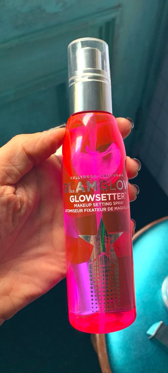 I always pack this little pink goodie in my makeup kit! Absolutely essential travelling around Europe in the heat this summer. Love setting 💛 makeup in the heat 🌞 with <a href="/glamglow/">GLAMGLOW</a> Glowsetter Makeup setting spray 🧡 #makeupartist #makeuprecommendation #makeupsettingspray