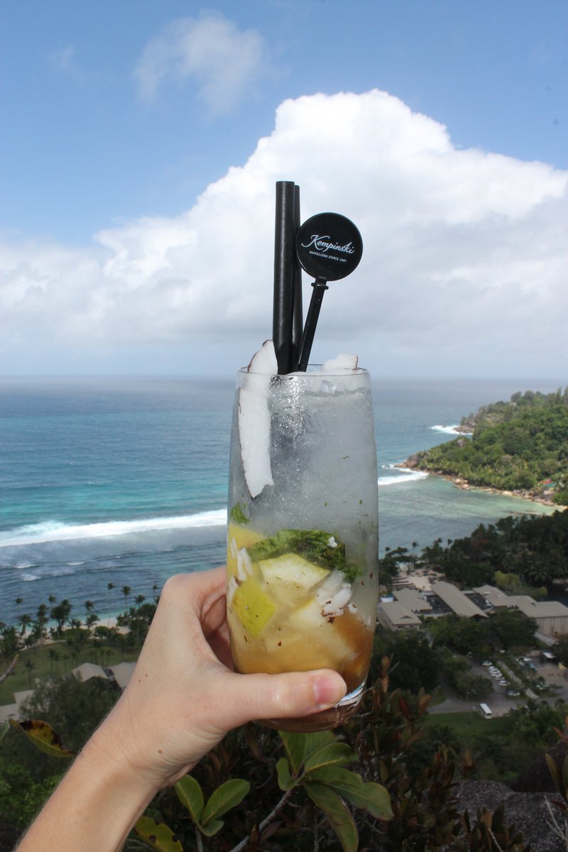 Kempinski_Seych's tweet photo. Sometimes work takes you to interesting places...
Like the day it took our bar masters, Ranga and Antonio, to the summit of Mount Kempinski to prepare Coco-Mojitos for some special guests!
#KempinskiSeychelles #Seychelles #barmasters #cocktails https://t.co/1zhxzmkHl7
