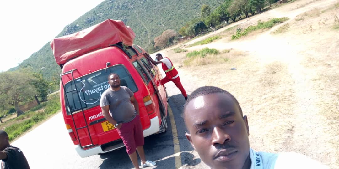 AFRICANTV3's tweet photo. Kampuni ya vodacom yatoa gari
Jipya mkoa wa mara baada kuona kiwa vijana wao wanao julikana kwa jina freelancer wanapata tabu sana kupeleka huduma vijijini   kwani hata ulipo mbali lazima huduma ya mawasiliano imfukie imelipotiwa jana saa2:00 husiku hapa hapa .mgongo tz online https://t.co/Lie2ROdpc6