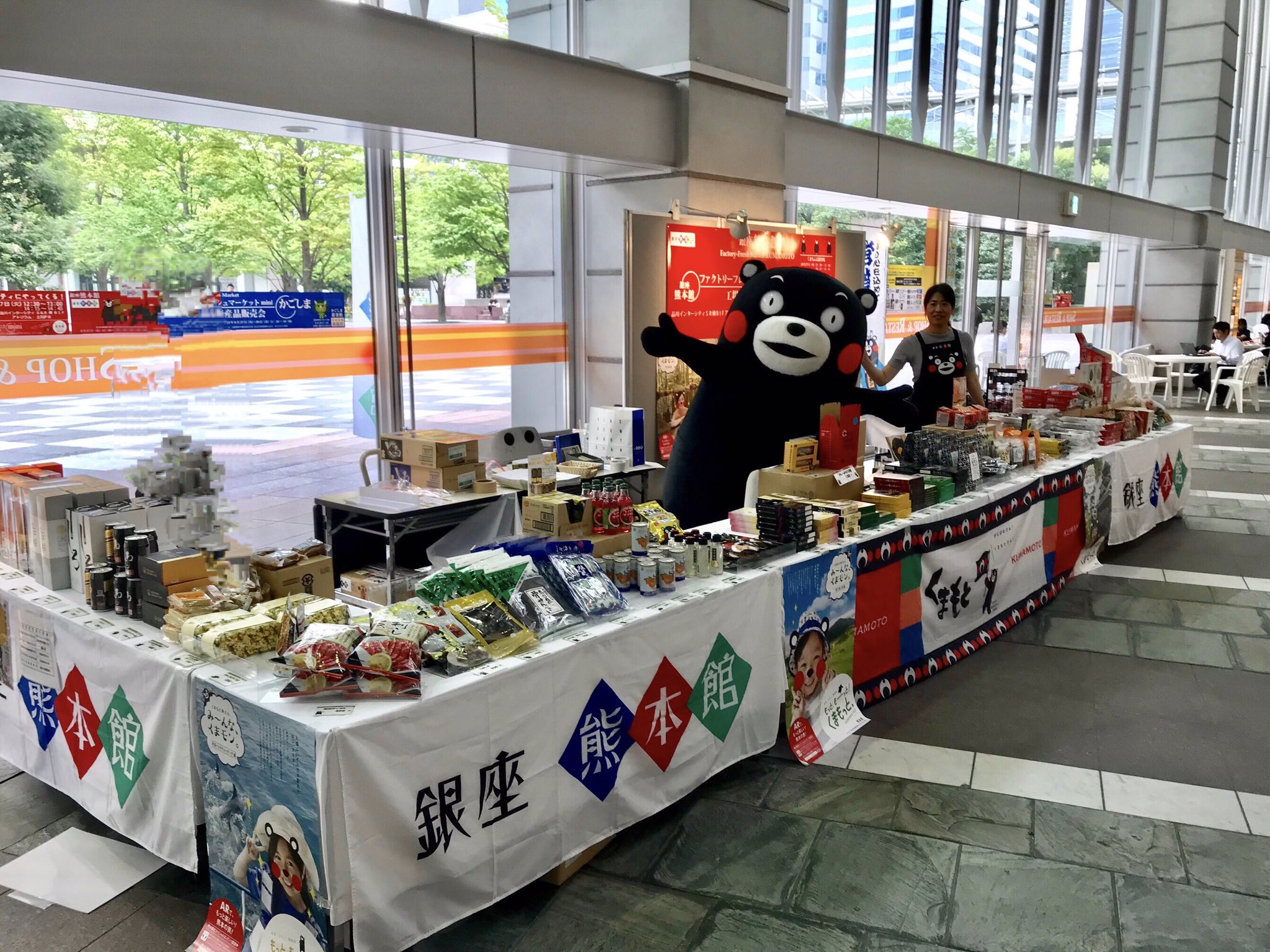 くまモン東京スタッフ 公式 品川インターシティ ファクトリーフレッシュマーケット にて 熊本と鹿児島のうまかもんを紹介中 くまモンも本日お邪魔しました 銀座熊本館ブースでは定番から工場直送の珍しい商品まで並んでいます イベントは明日8月28