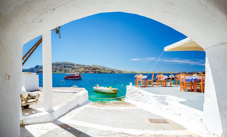 Comer barato en SANTORINI es más fácil de lo que piensas. 😋🍝 <a href="/lostraveleros/">Los Traveleros</a> nos presentan 7 restaurantes donde comer bien y a buen precio en la isla 👉 ow.ly/rxV730pqfmY