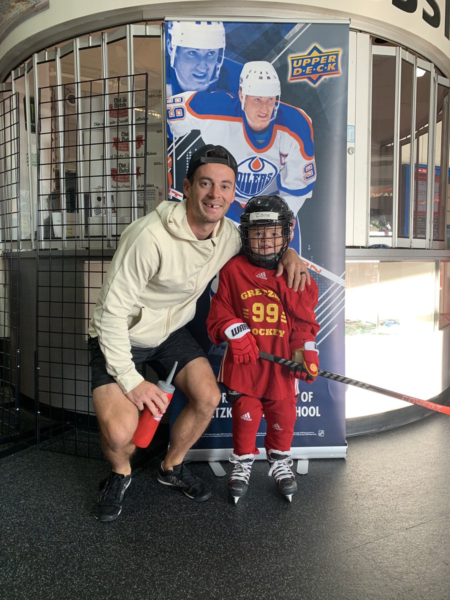 Day 2 at the <a href="/GretzkySchool/">GretzkyHockeySchool</a> for this guy and he couldn’t be more pumped! Work hard and have fun Zane! <a href="/WarriorHockey/">Warrior Hockey</a> <a href="/BioSteelSports/">BioSteel</a>