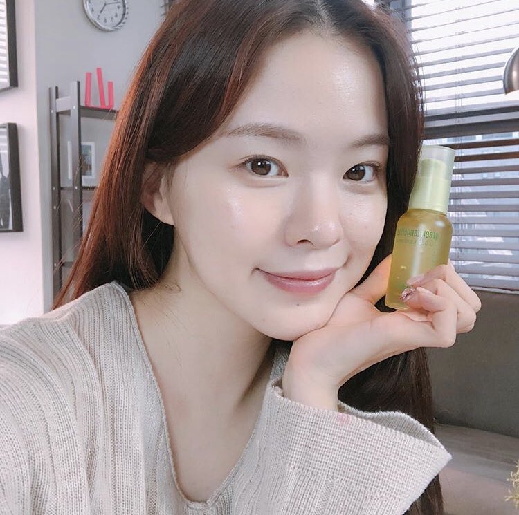 bearhappyy's tweet photo. 🌈พรี
เซต Goodal Green Tangerine Vita C Dark Spot Serum💫
🍋เซรั่มวิตามินซีเข้มข้นตัวดังของเกาหลี
〰️ช่วยให้ผิวขาวกระจ่างใส
〰️ลดรอยสิว รอยดำให้จางลงไวขึ้น 〰️ช่วยเติมความชุ่มชื้นให้ผิว
💘1 เซต ได้ 3 ชิ้น คุ้มมากกก💘

⚡️ราคา 550฿
➿ค่าส่ง40/60

#HowtoPerfect #สกินแคร์เกาหลี https://t.co/Yr1vHMv1Ua