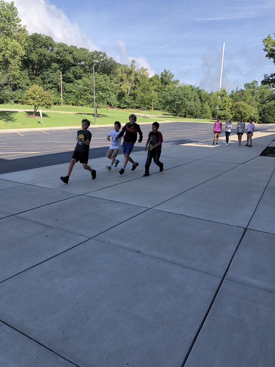 RVMSPrincipal's tweet image. Learning our traveling speeds in Spanish. #LearningIsDoing