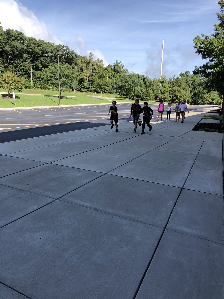 RVMSPrincipal's tweet image. Learning our traveling speeds in Spanish. #LearningIsDoing