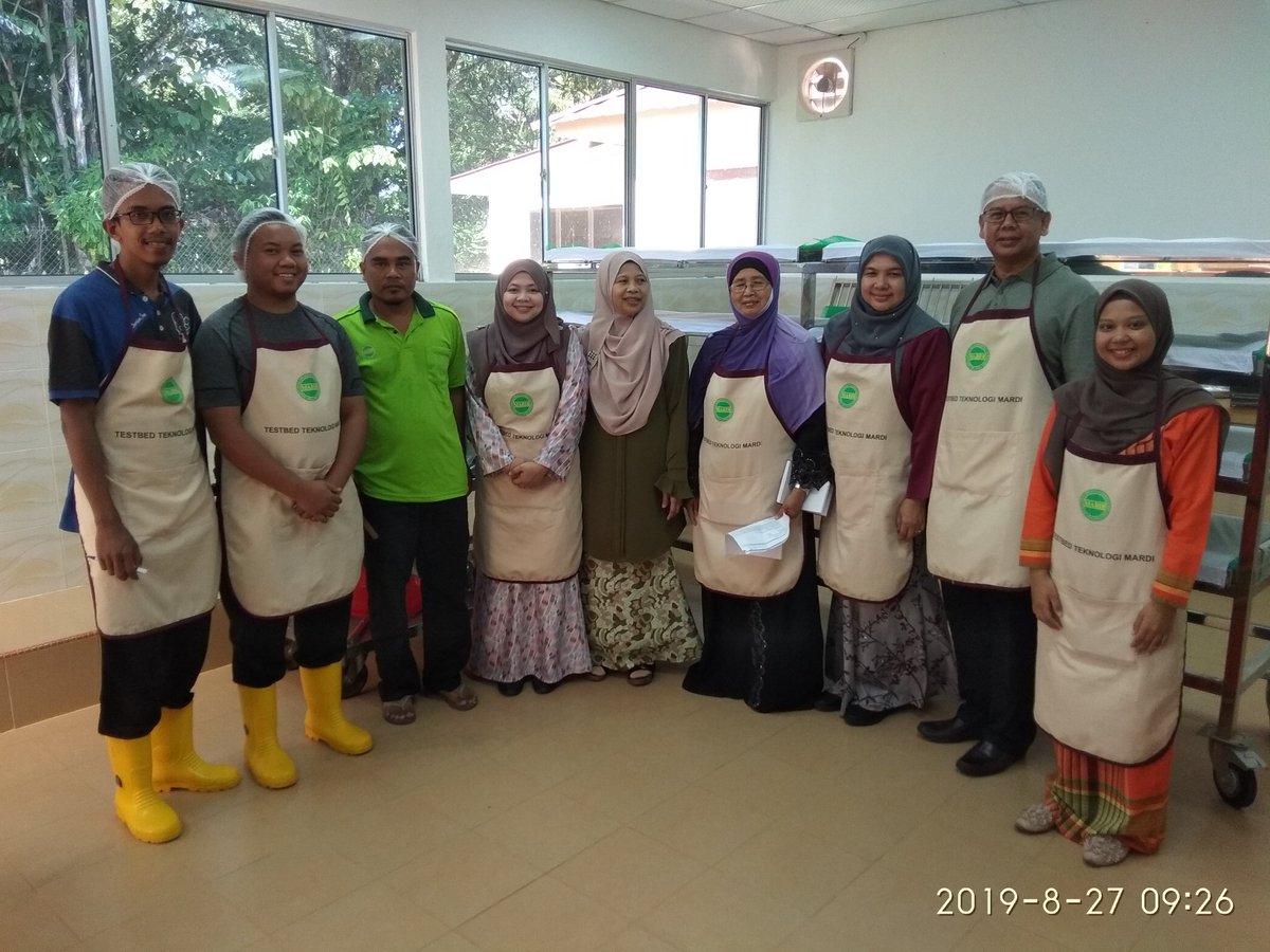 MARDI_PP's tweet photo. Di MARDI hari ini ... Testbed kuih ada proses produk bakeri Serentak tu Latihan Sangkut pemprosesan kicap dibuat di testbed sos kpd usahawan dari Pahang, Perak &amp; Penang. https://t.co/zbfUd674Ex