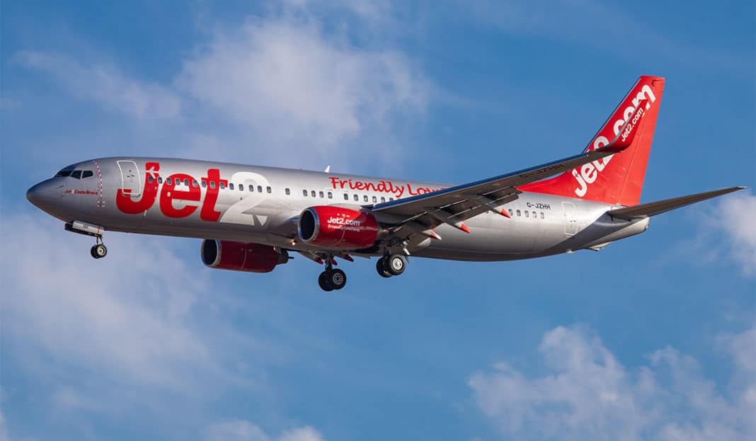 behindwoods's tweet photo. Mid-Air Drama! Panic On Plane As #Pilot Faints in #Cockpit  

https://t.co/jk8WXQ918v

#Jet2Flight #emergencylanding #pilotlife https://t.co/bnoMa2V4Hh